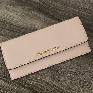 Michael Kors ballet pink wallet